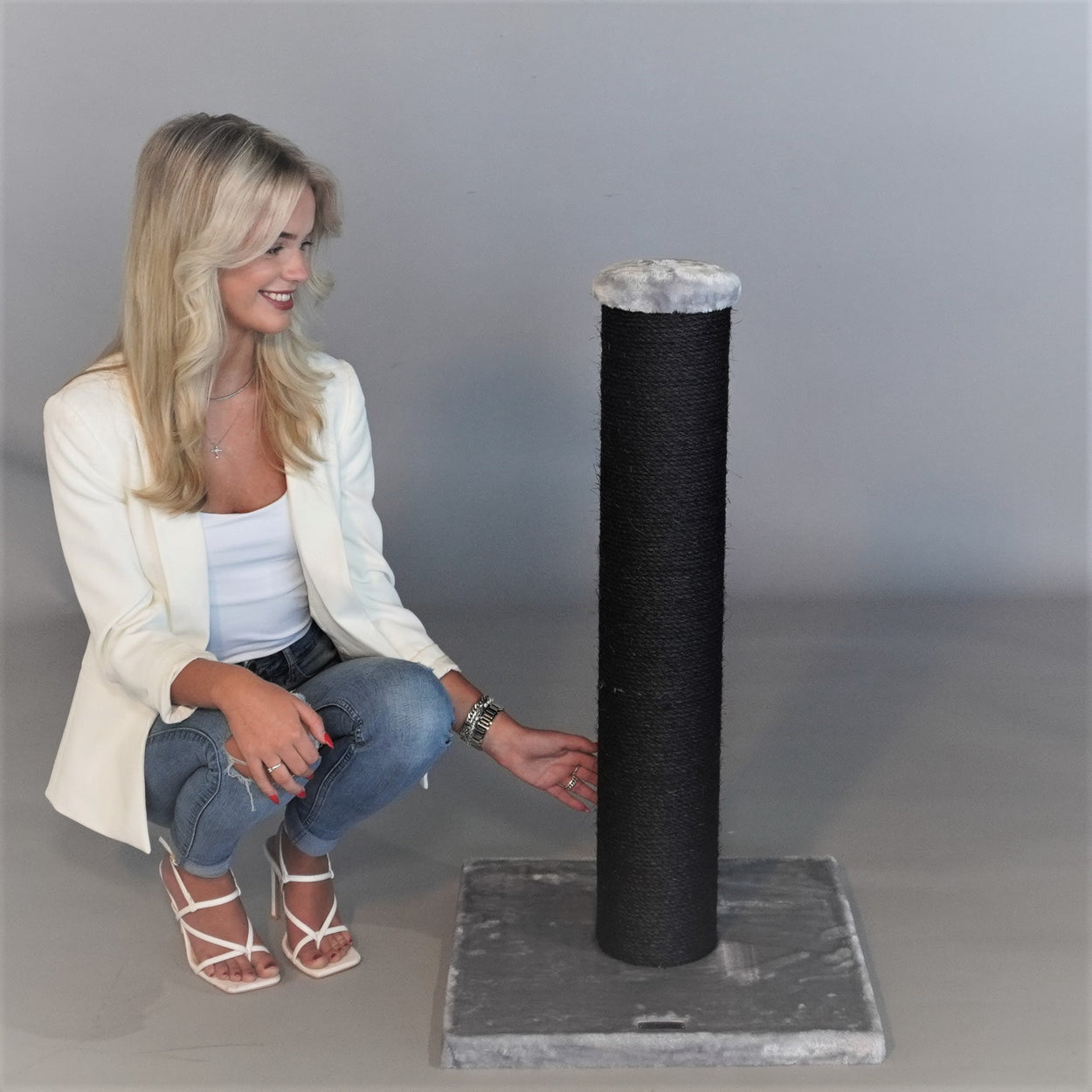 Ragdoll Scratcher Blackline Light Grey