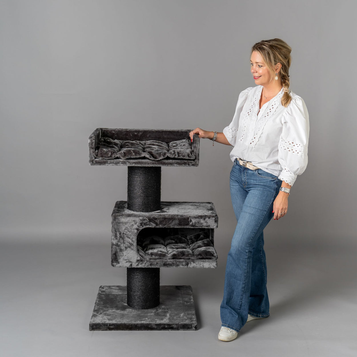 Maine Coon Lounge Retreat Blackline Dark Grey