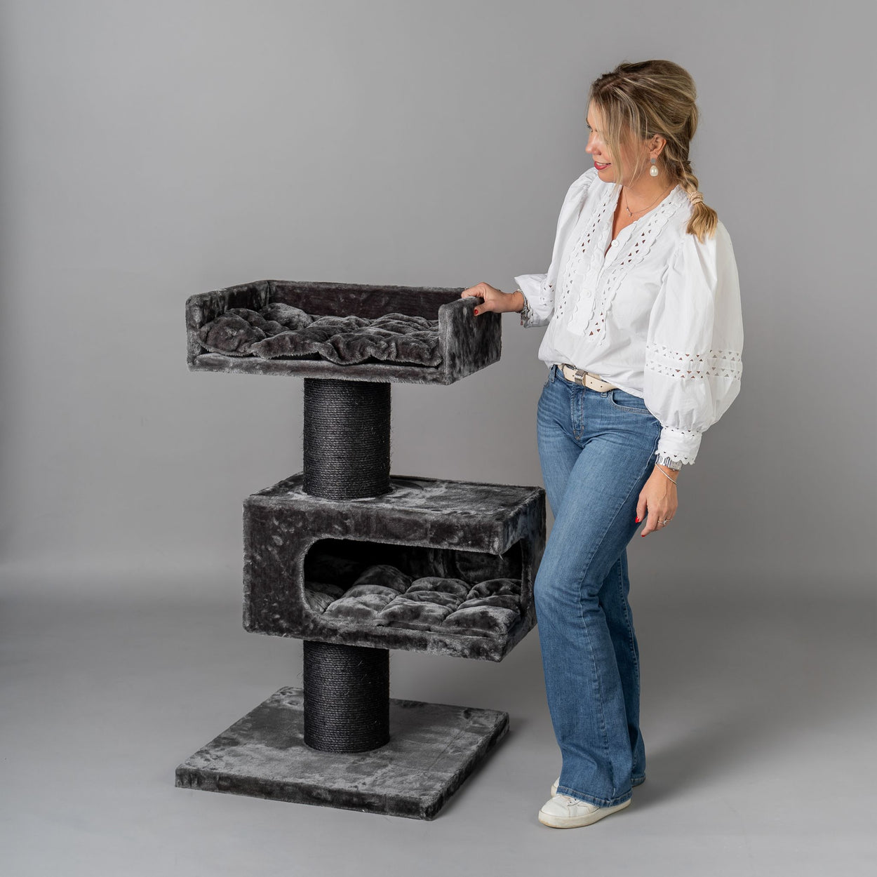 Maine Coon Lounge Retreat Blackline Dark Grey