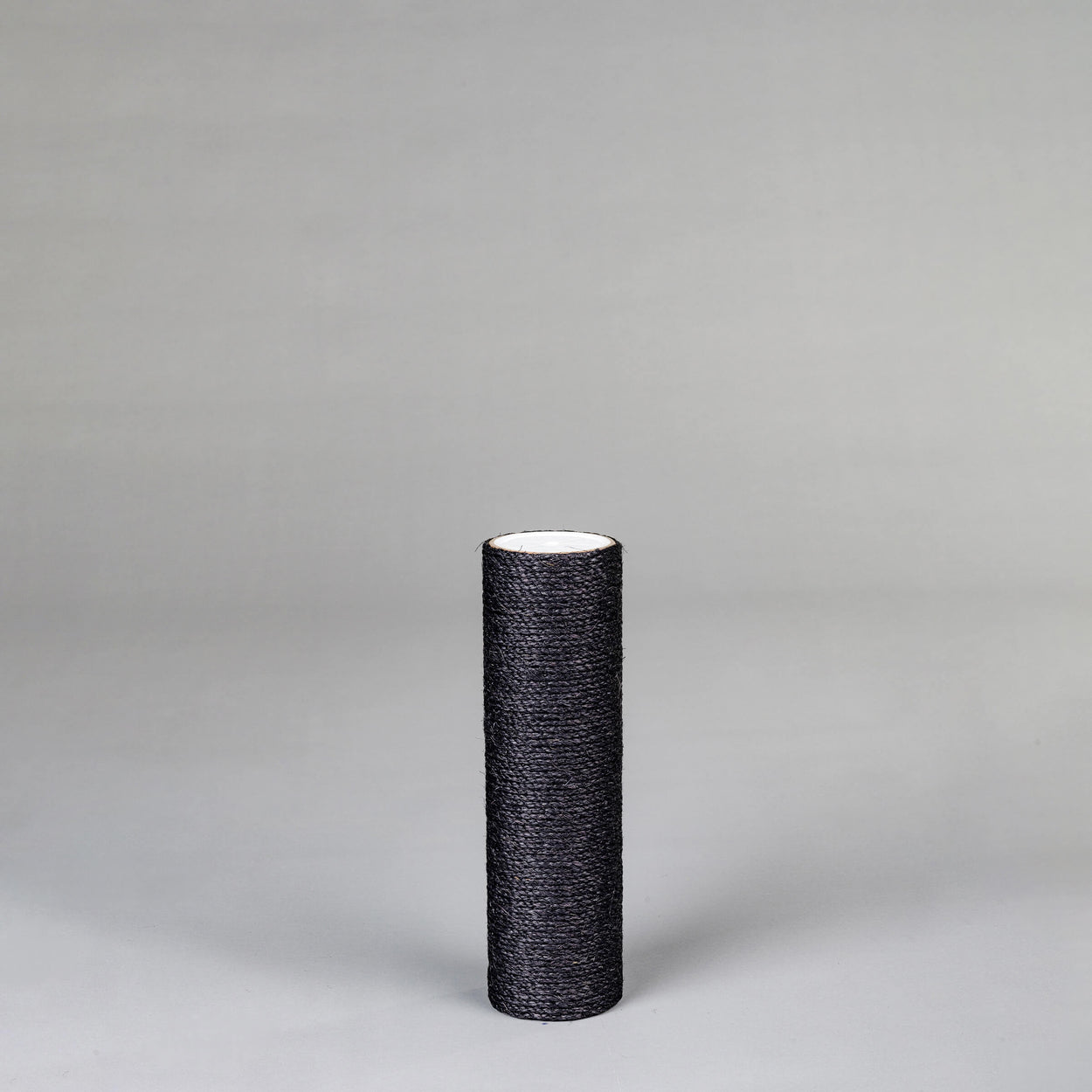 Sisal Pole 16.5 cm x 5 inchØ - M8 (Blackline)